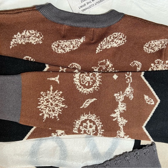 In the Spirit of Love sweater by THC S. Small or Large men’s Medium & XL women’s - Picture 4 of 11